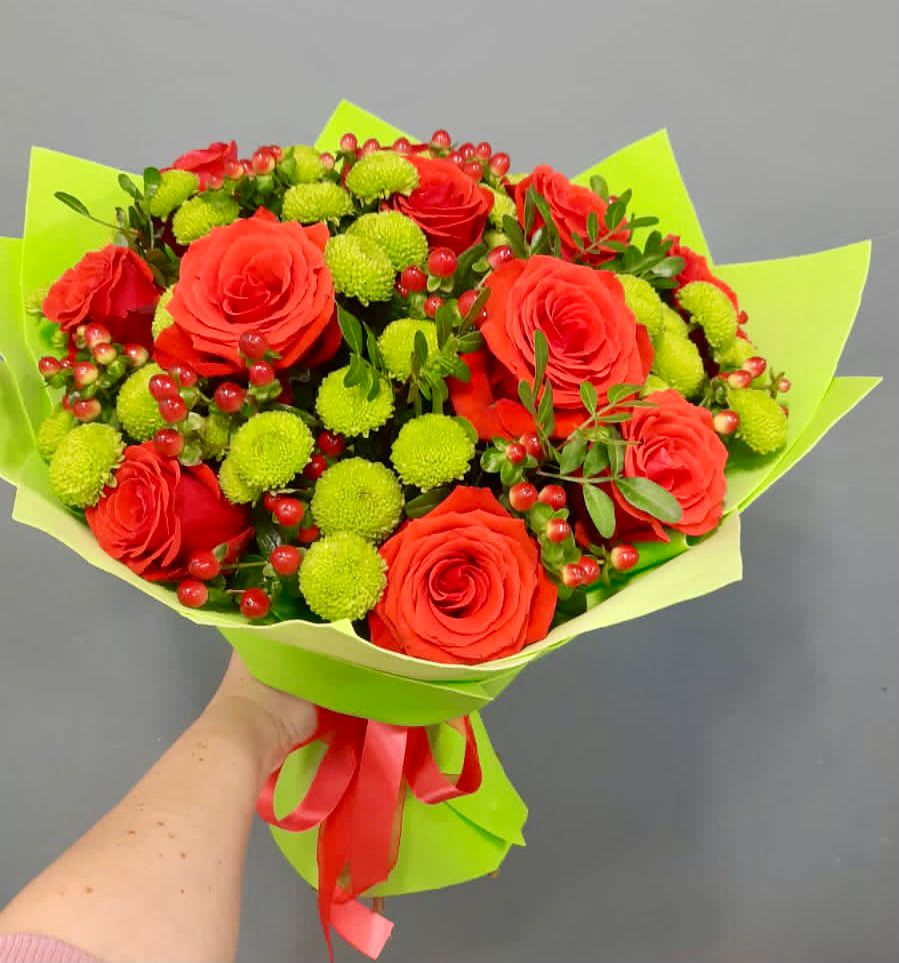 Букет цветов из: Хризантемы и Розы в Северном