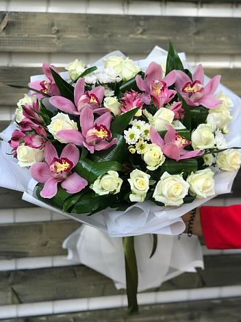 Букет цветов из: Розы и Хризантемы в Северном