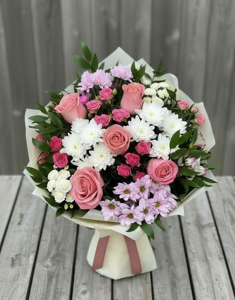 Букет цветов из: Альстромерии, Гвоздики, Розы и Хризантемы в Северном