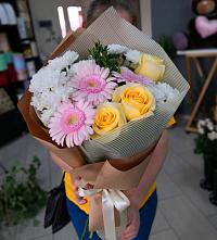 Букет цветов из:  Герберы, Розы и Хризантемы в Северном