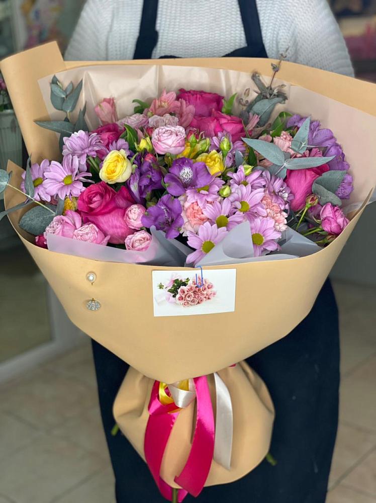 Букет цветов из: Хризантемы, Гвоздики и Альстромерии в Северном