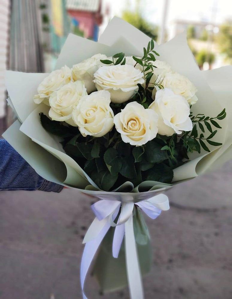 Букет Белые розы Проуд в Северном