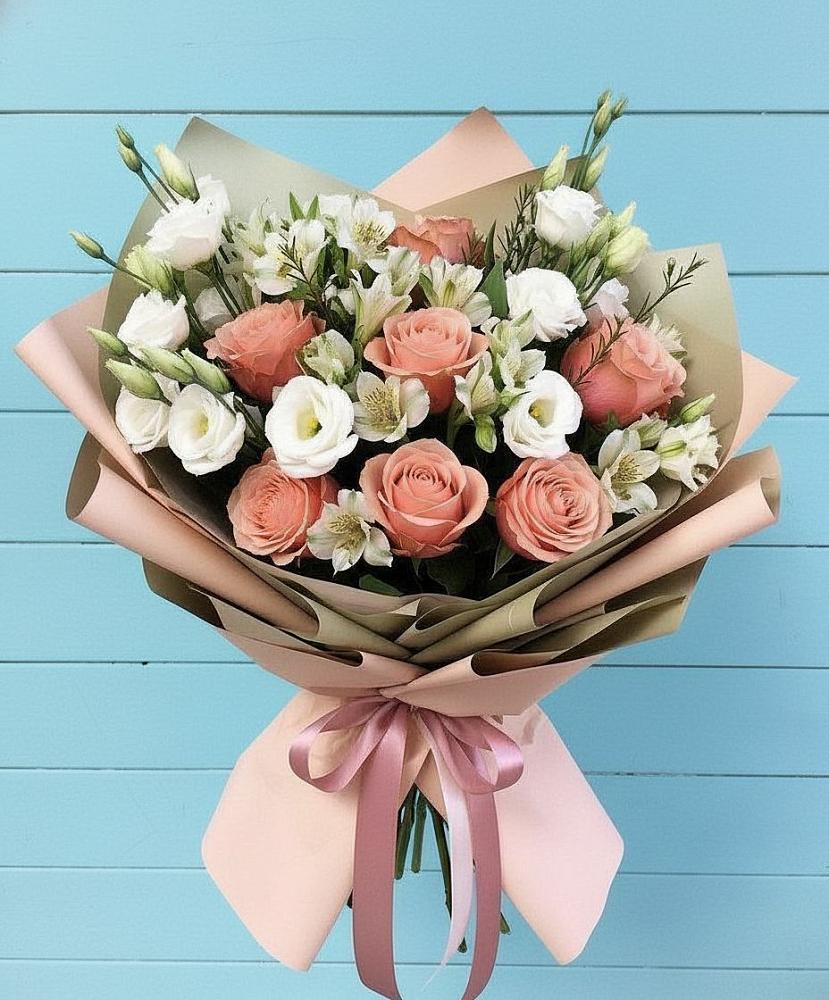 Букет цветов из: Розы, Альстромерии и Лизиантусы в Северном