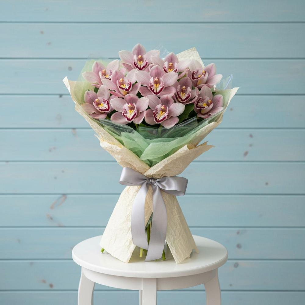 Букет цветов из: Орхидеи и Розы в Северном