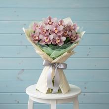 Букет цветов из:  Орхидеи и Розы в Северном