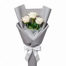 Букет 3 белые розы в Северном