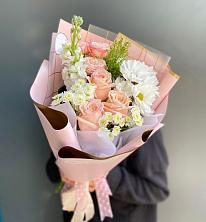 Букет цветов из:  Хризантемы и Розы в Северном