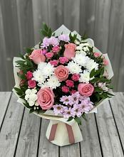 Букет цветов из:  Альстромерии, Гвоздики, Розы и Хризантемы в Северном