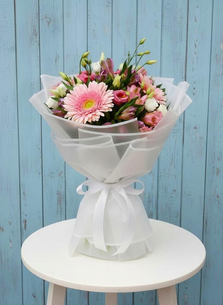 Букет цветов из: Герберы, Альстромерии и Лизиантусы в Северном