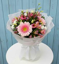 Букет цветов из:  Герберы, Альстромерии и Лизиантусы в Северном