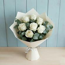 Букет Белые розы в Эвкалипте в Северном