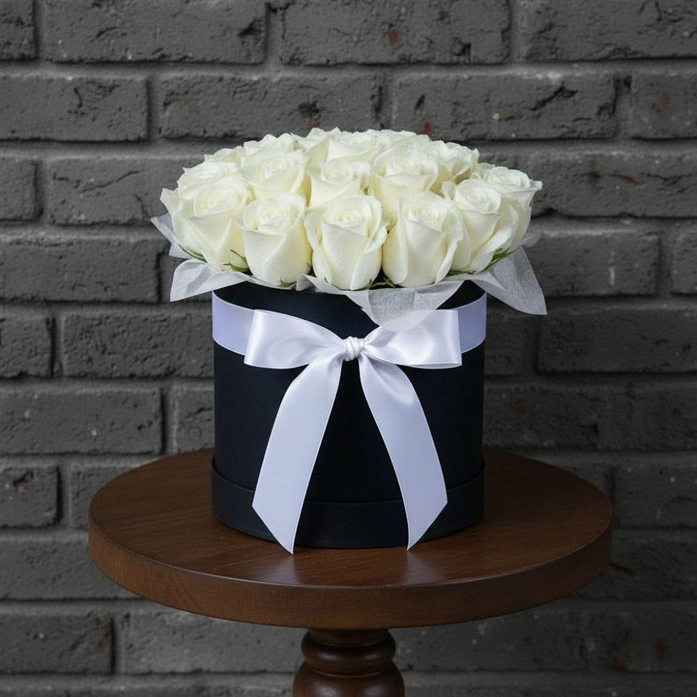 Цветочная композиция из Розы в шляпной коробке в Северном