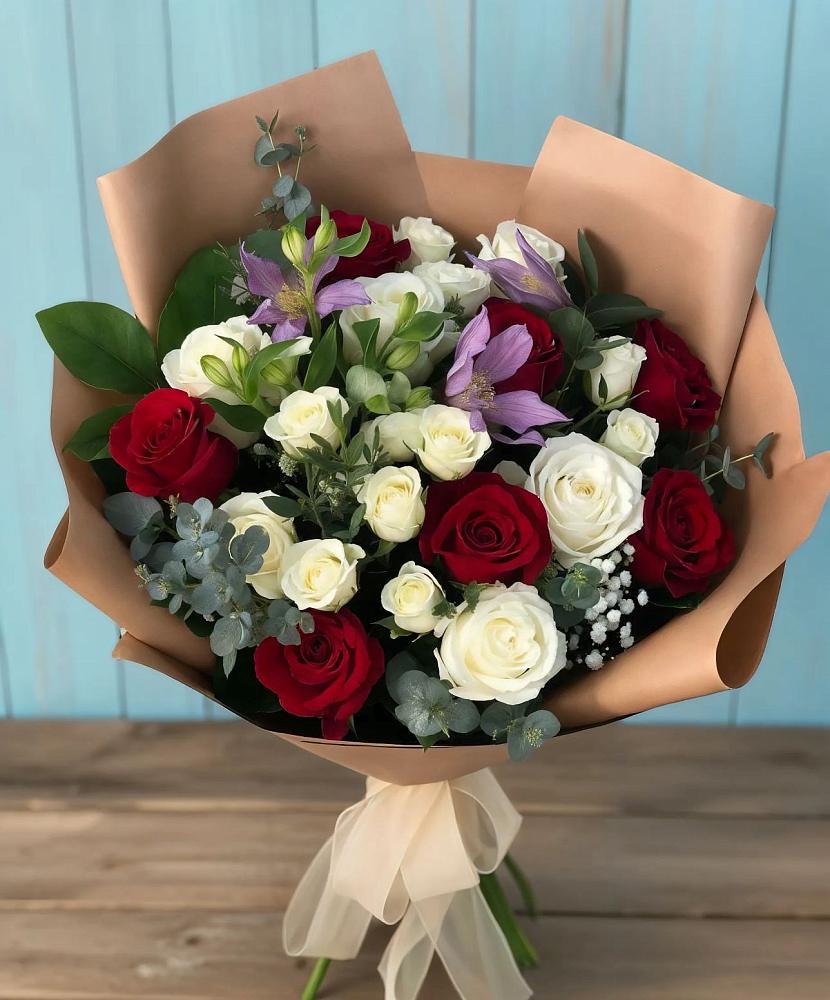 Букет цветов из: Розы и Альстромерии в Северном