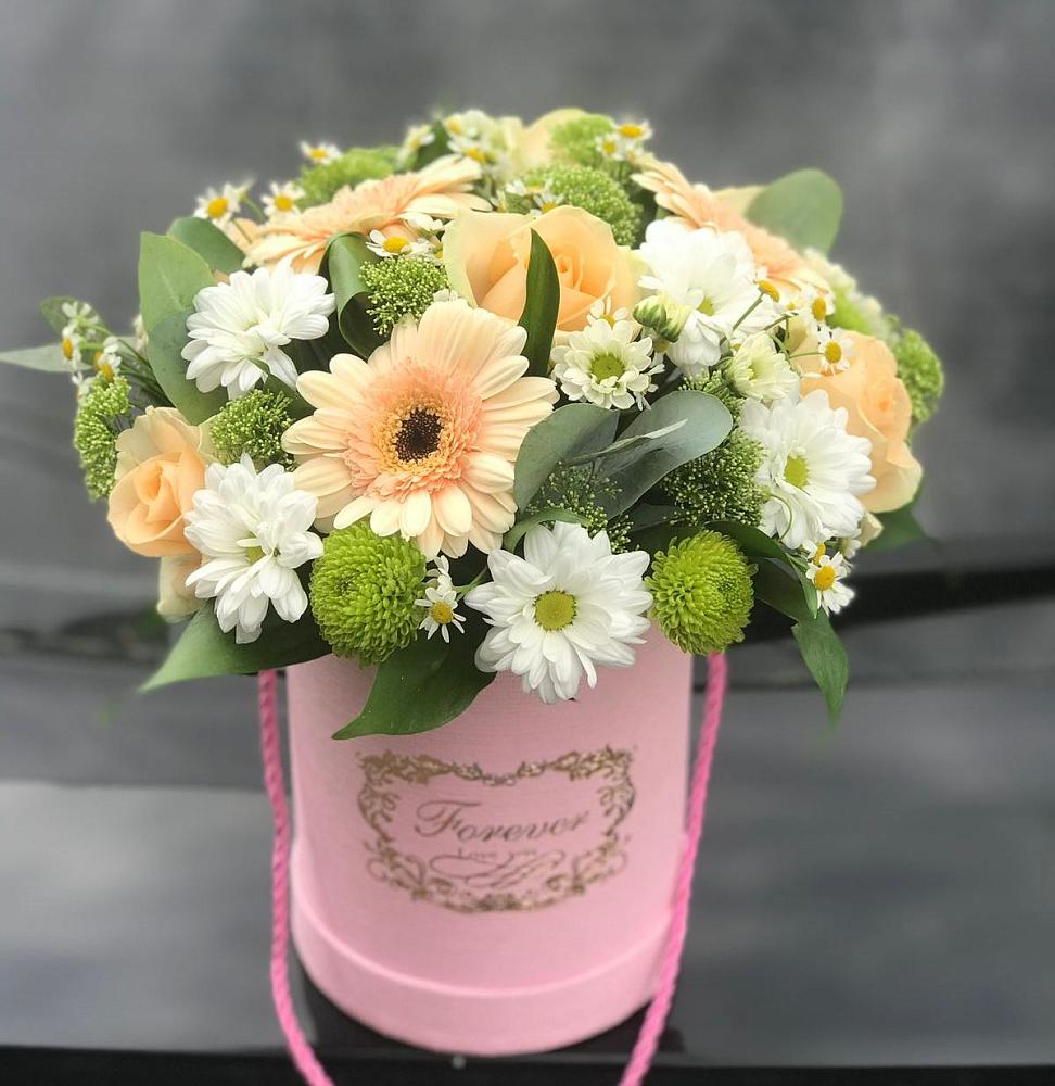 Цветочная композиция из Розы, Герберы и Хризантемы в шляпной коробке в Северном